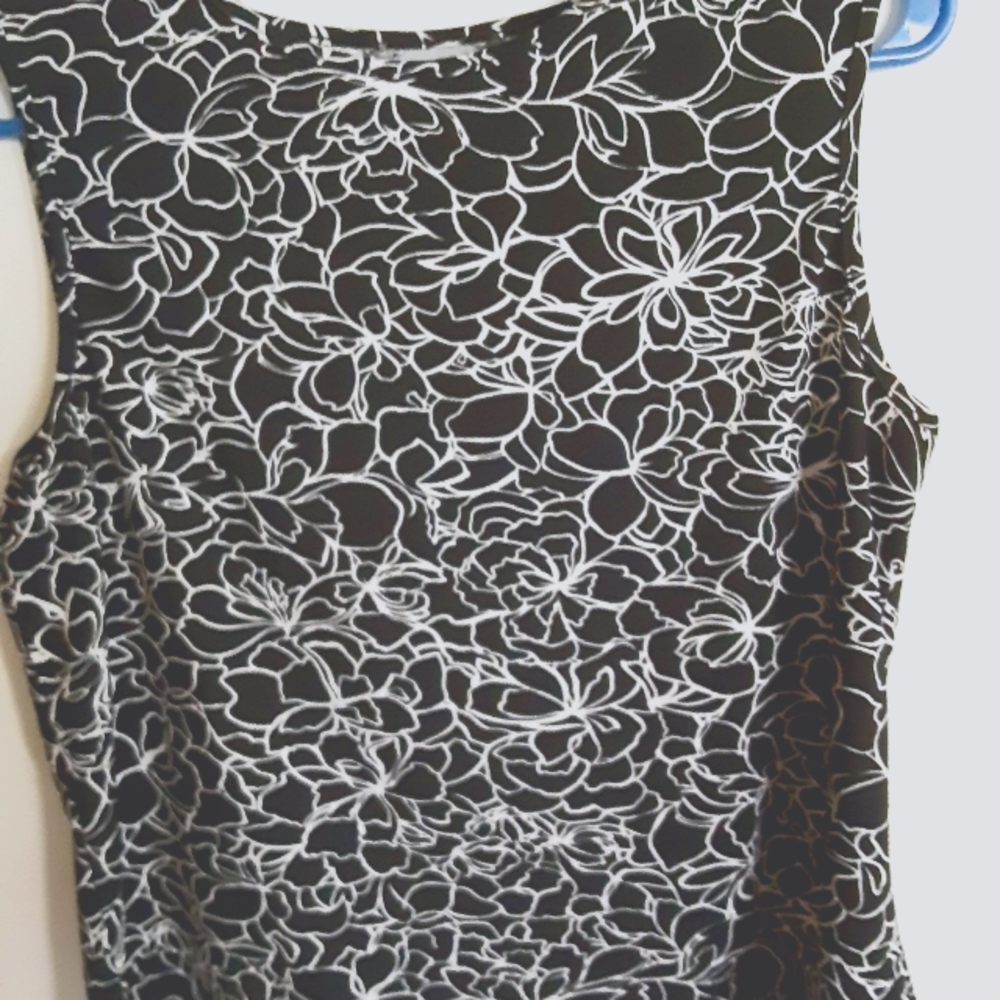 Size medium sleeveless top